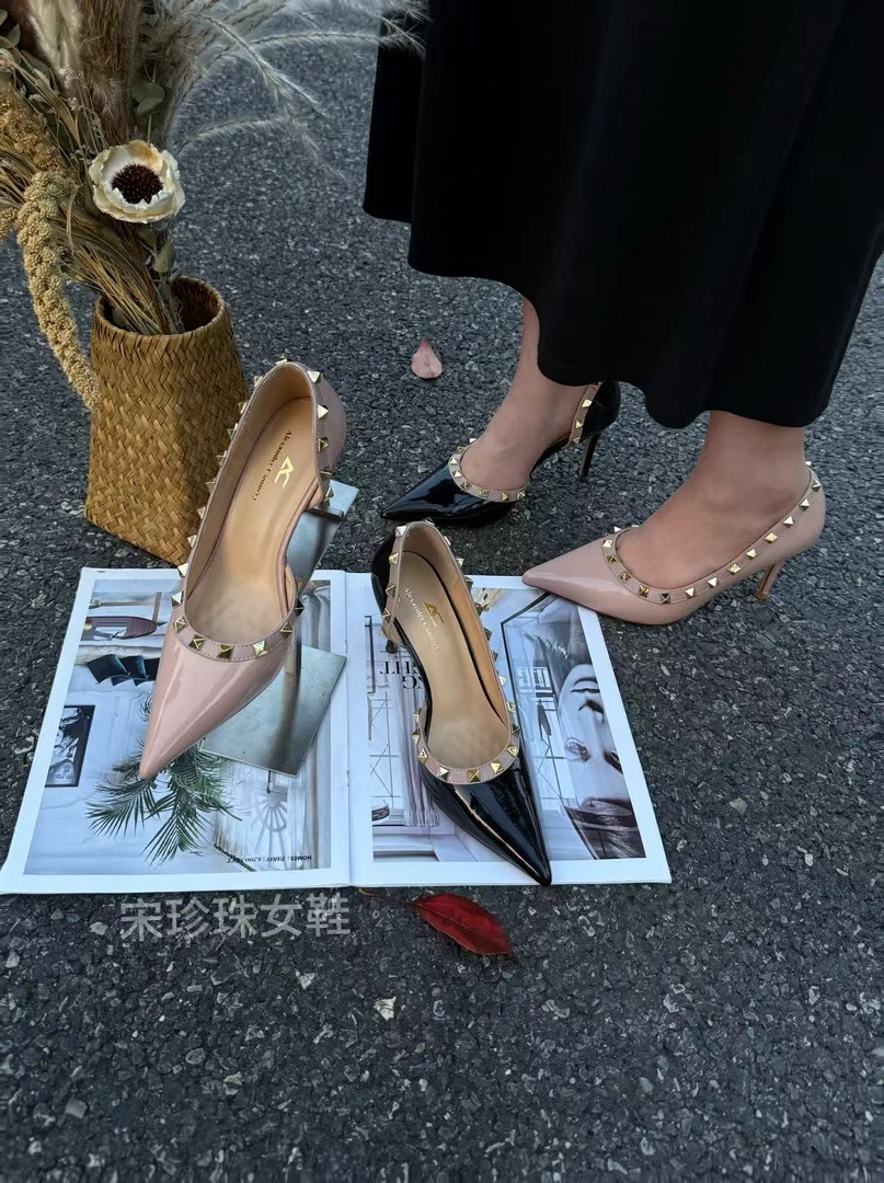 珍珠家细高跟鞋气质女尖头一字带百搭浅口单鞋性感新款女铆钉侧空