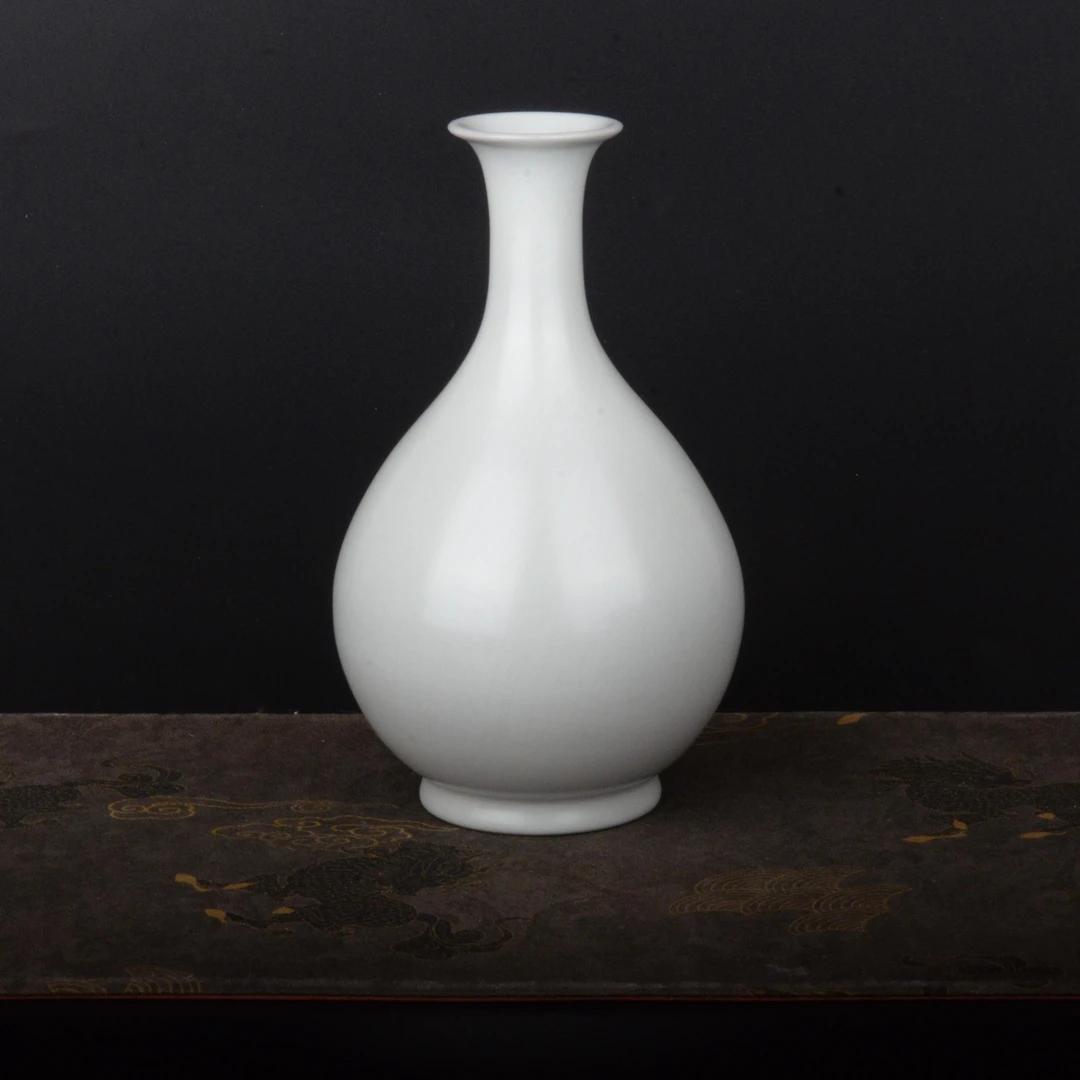 月白 玉壶春 高约20cm