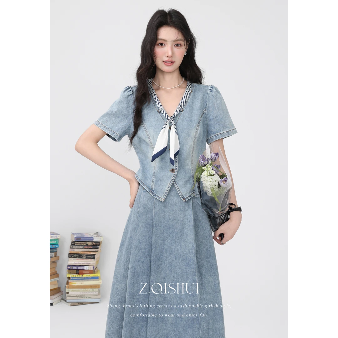 张汽水《文艺风范》蓝色减龄牛仔套装女v领衬衫半身裙两件套Z16062