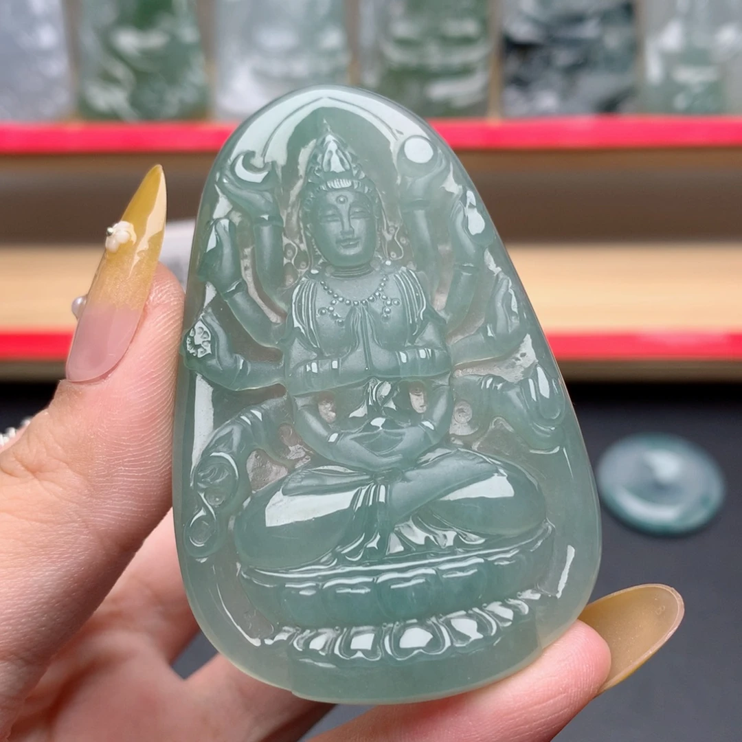翡翠未镶嵌颈饰千手观音