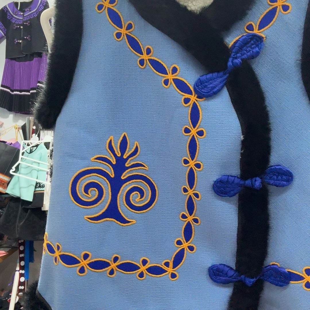 月***员彝族儿童加绒马甲