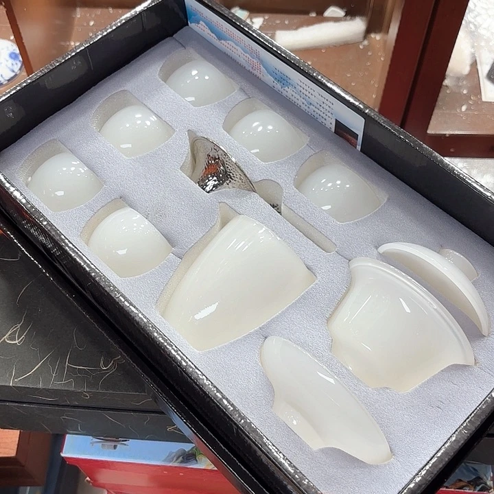 孤品茶具套装等。