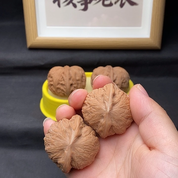 对***歌桃核吊坠乾隆磨盘全品