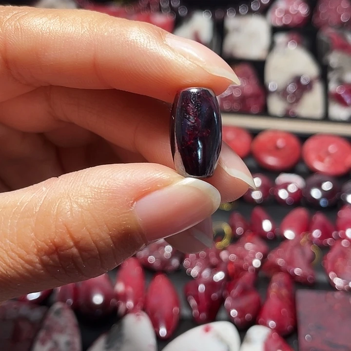 天然辰砂乌砂桶珠8.3克