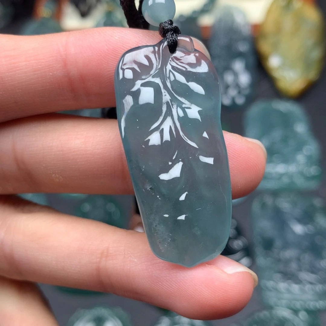 翡翠未镶嵌颈饰叶子