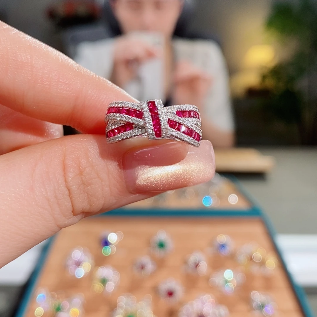 戒指18K金镶嵌红宝石0.82ct