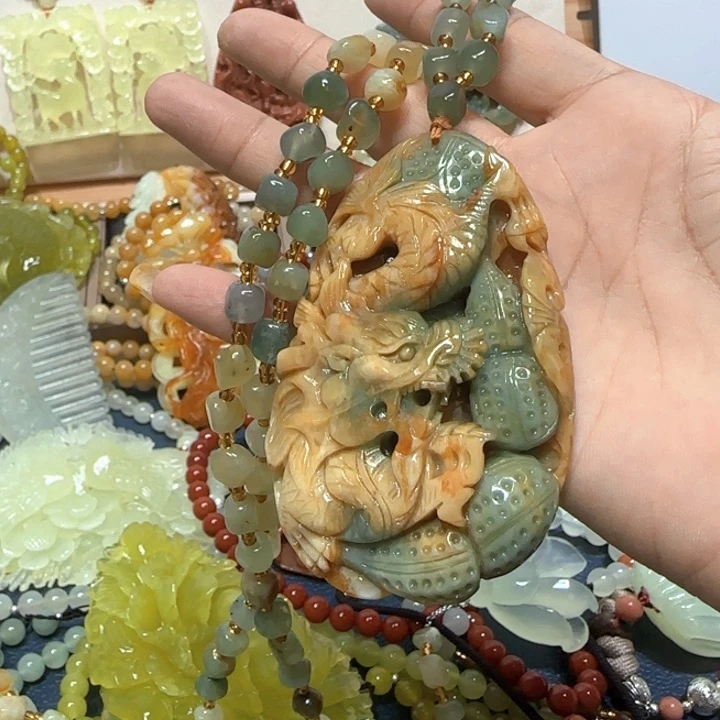 合金蛇纹石玉吊坠