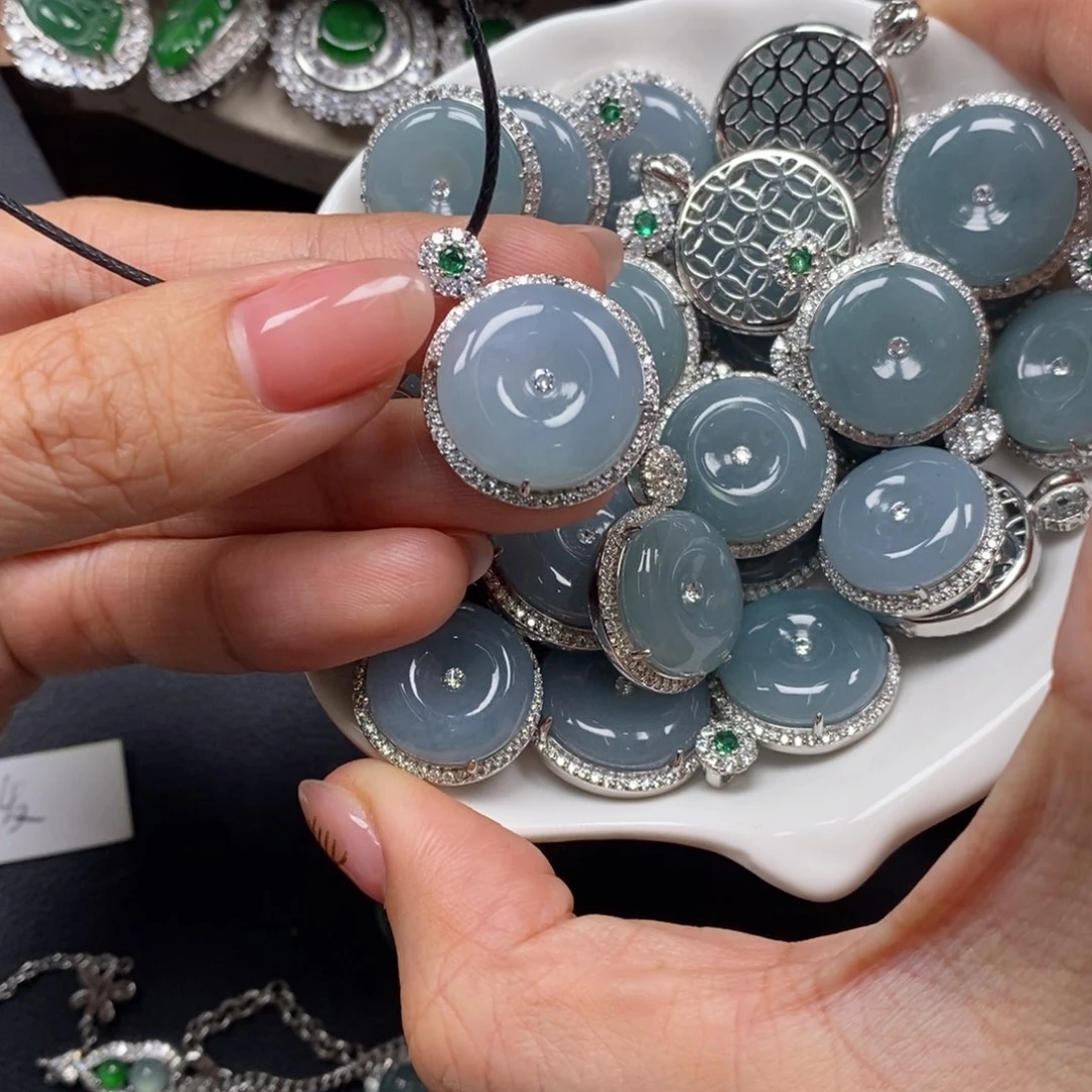 翡翠颈饰未镶嵌翡翠