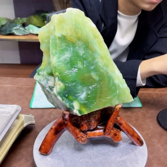 未镶嵌蛇纹石玉原石啊*