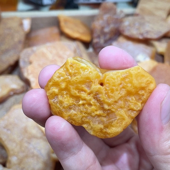 裸石琥珀未镶嵌香腊