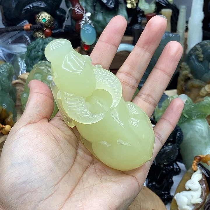 岫玉未镶嵌手把件