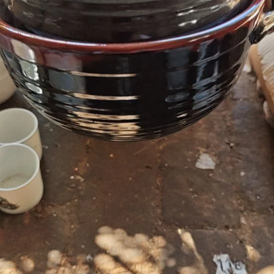 库存微瑕铁红釉砂锅小