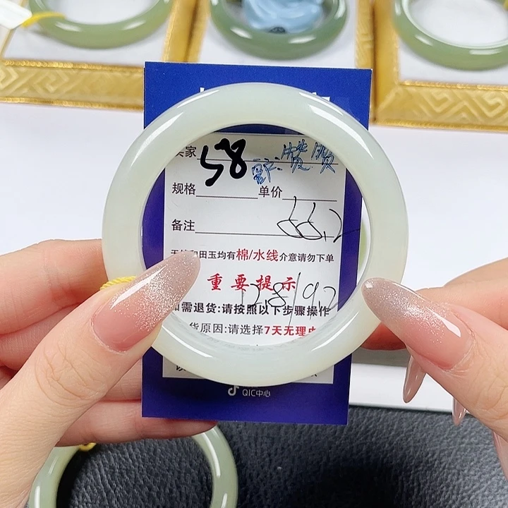 赞***赞未镶嵌手镯和田玉