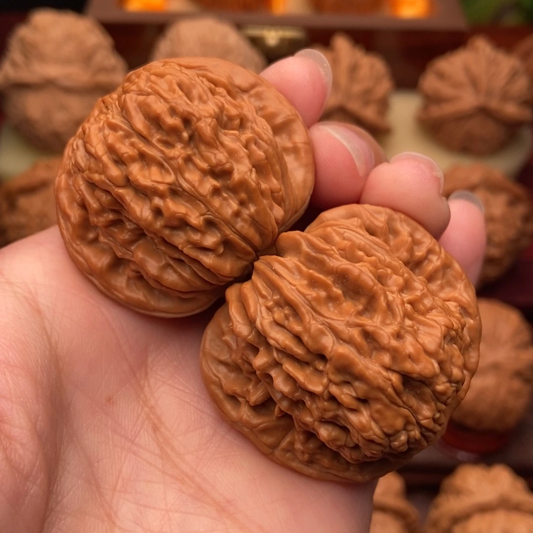 文玩核桃把件精品老树红皮四座楼40