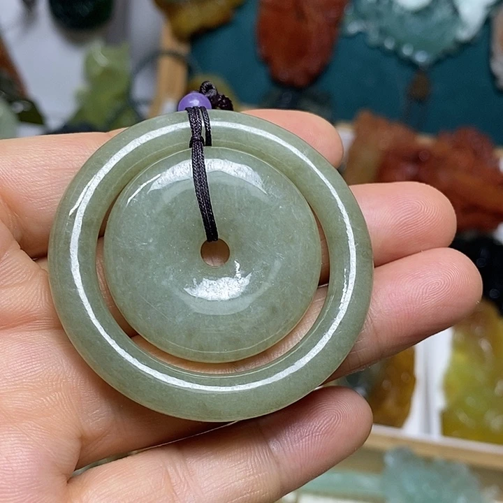 翡翠未镶嵌吊坠(赠链)