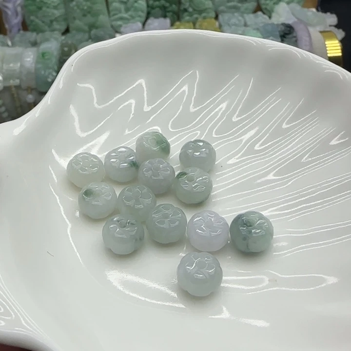 四***)颈饰未镶嵌翡翠南瓜珠