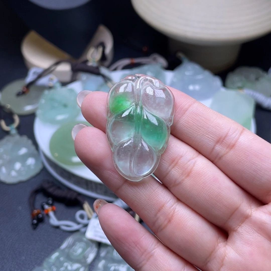 颈饰未镶嵌翡翠