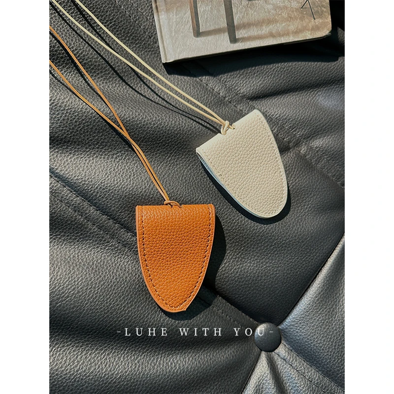 LUHE 挂脖磁吸皮革眼镜夹 LHSC02514