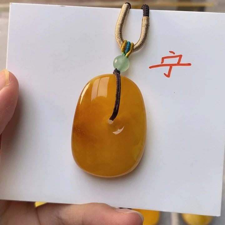 未镶嵌琥珀珠宝奇石