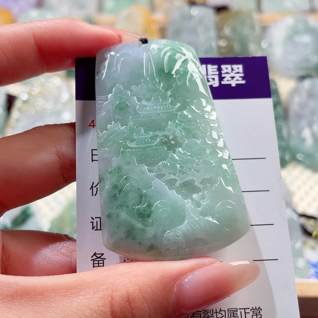 翡翠未镶嵌颈饰山水
