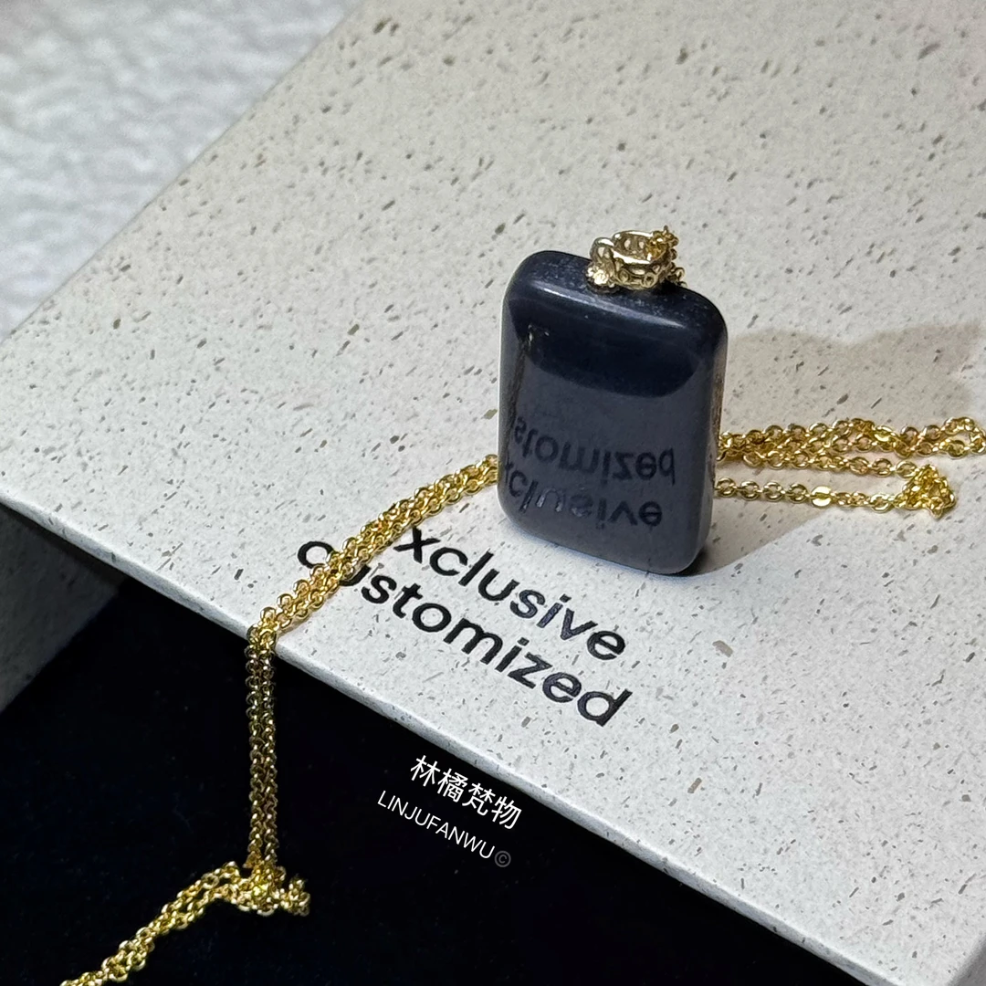 和田玉无事牌吊坠