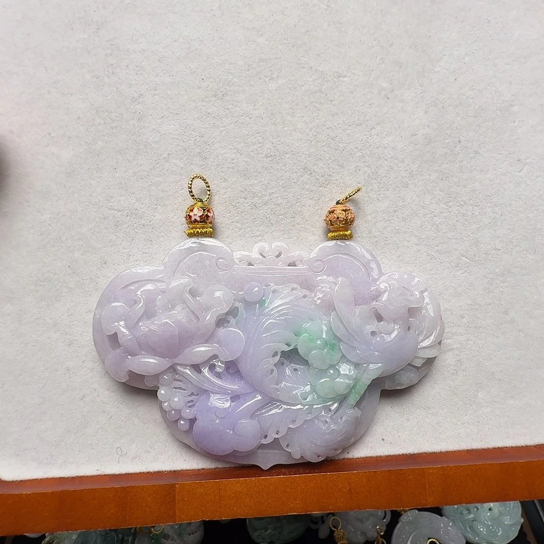 翡翠未镶嵌吊坠(赠链)