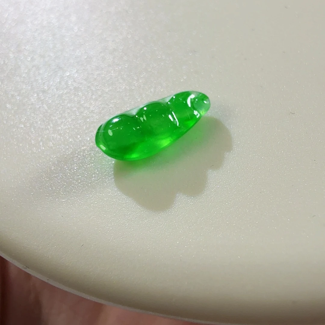 翡翠未镶嵌颈饰豆子