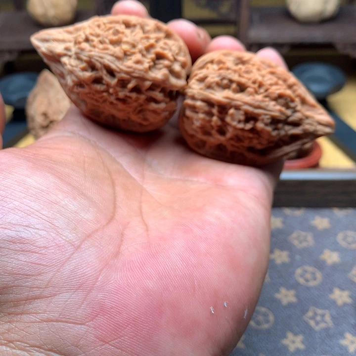 冰***式吊坠桃核大固石好看