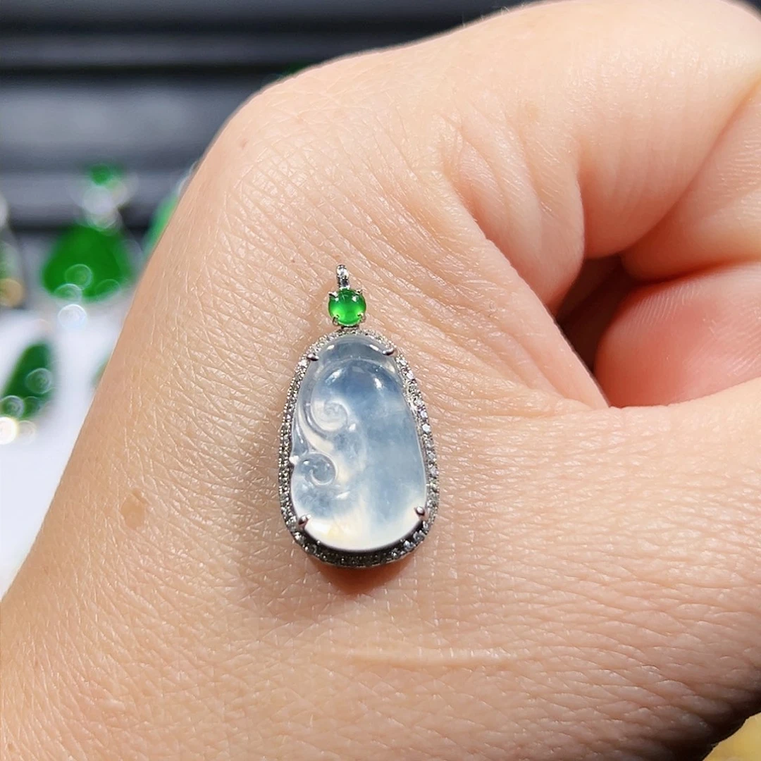 翡翠吊坠(不含链)18K金镶嵌