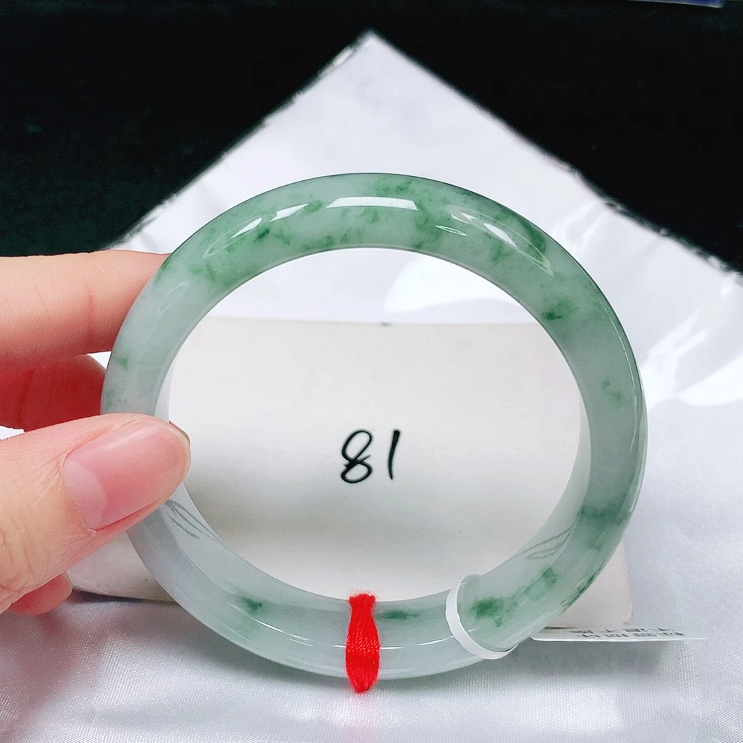 翡翠手镯未镶嵌翡翠手镯未镶嵌