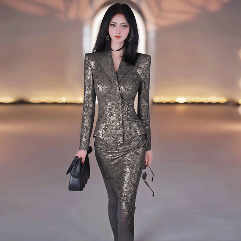 设计感仿PU印花西装裙两件套2025新款飒姐风复古小众OL套装