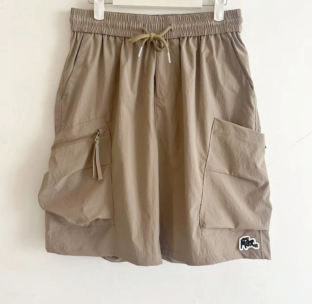 男款短裤。春夏款休闲裤，夏季宽松松紧腰