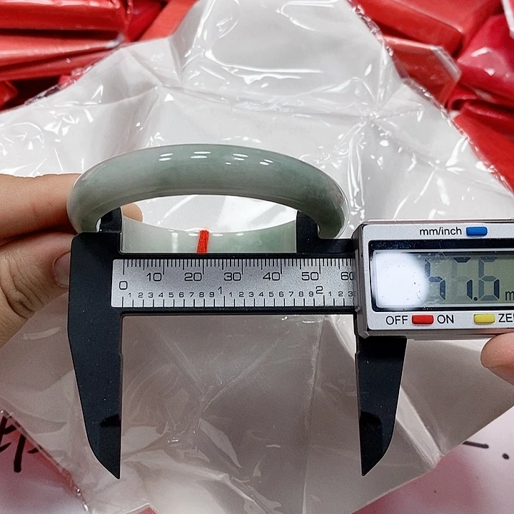 翡翠手镯未镶嵌143