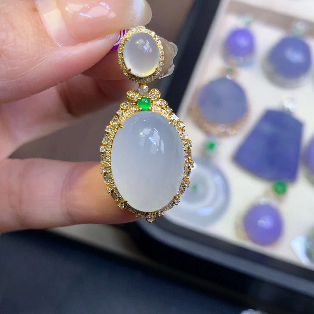 翡翠18K金镶嵌颈饰