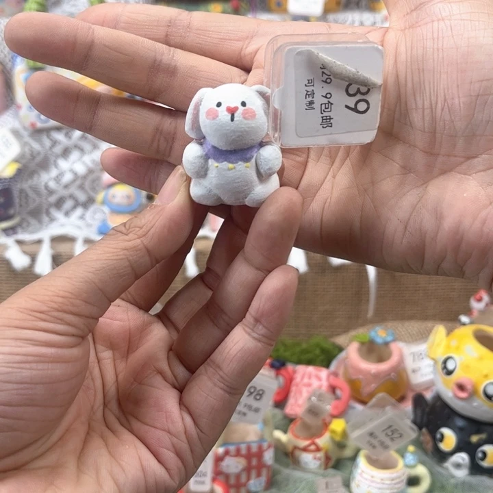139兔子摆件花盆手绘