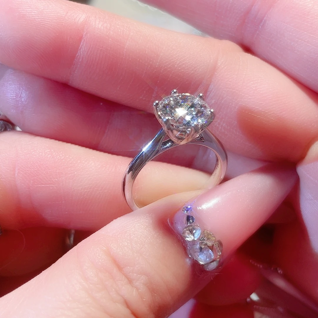 实验室培育钻石18K金镶嵌2.03F-G/VS，12