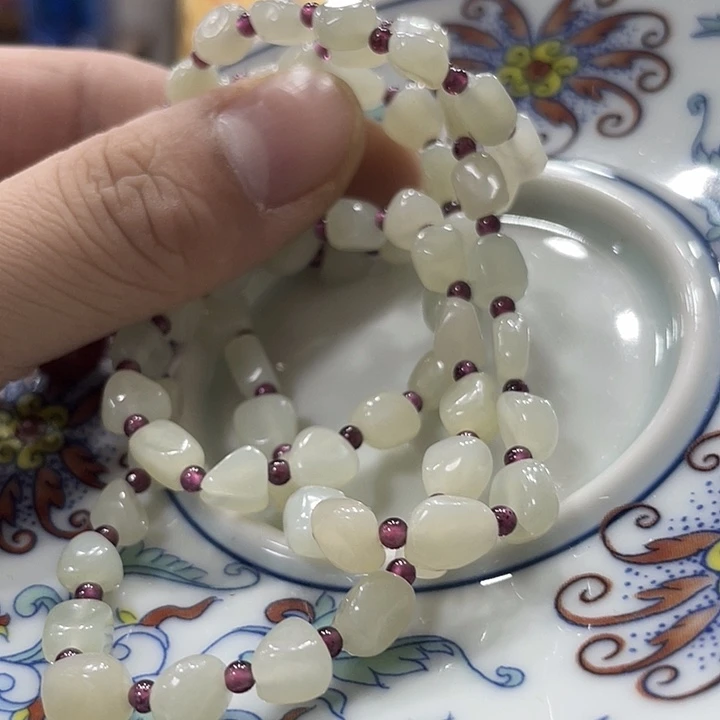 瓷片精致雕刻工艺品