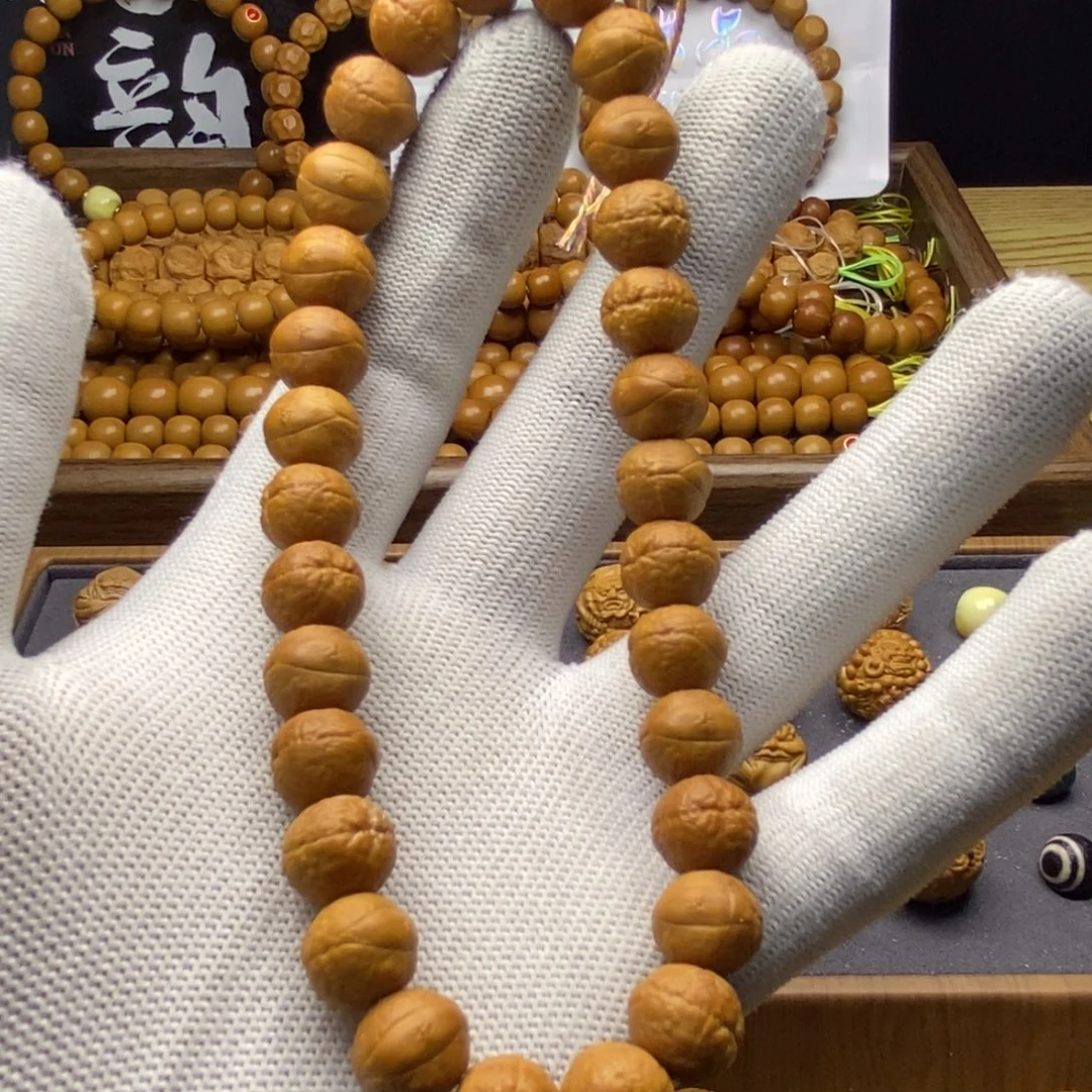 猴头核桃吊坠凤羽