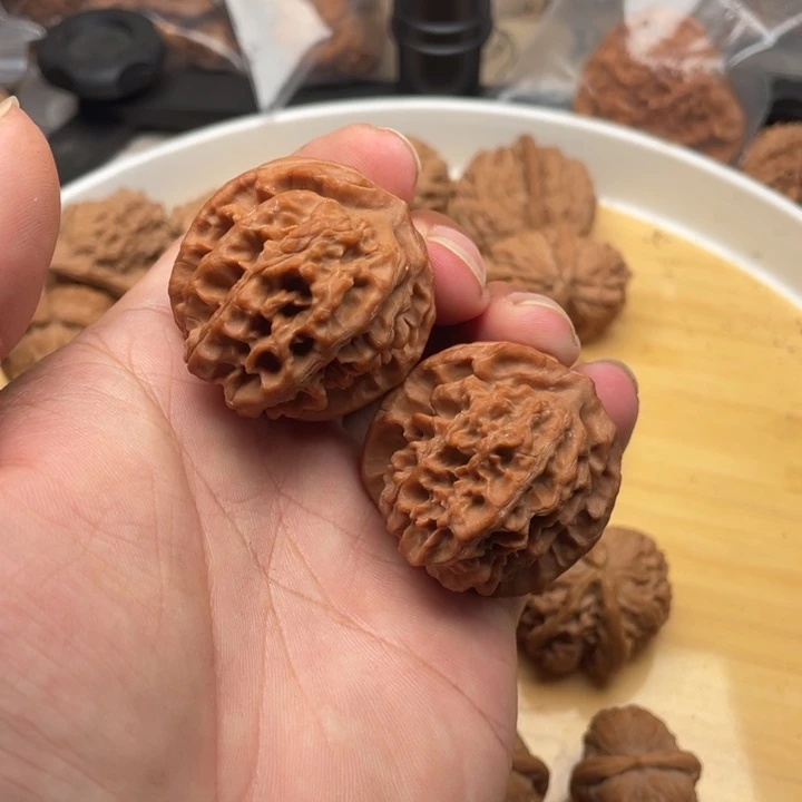 文玩核桃把件于****b文玩核桃手把件