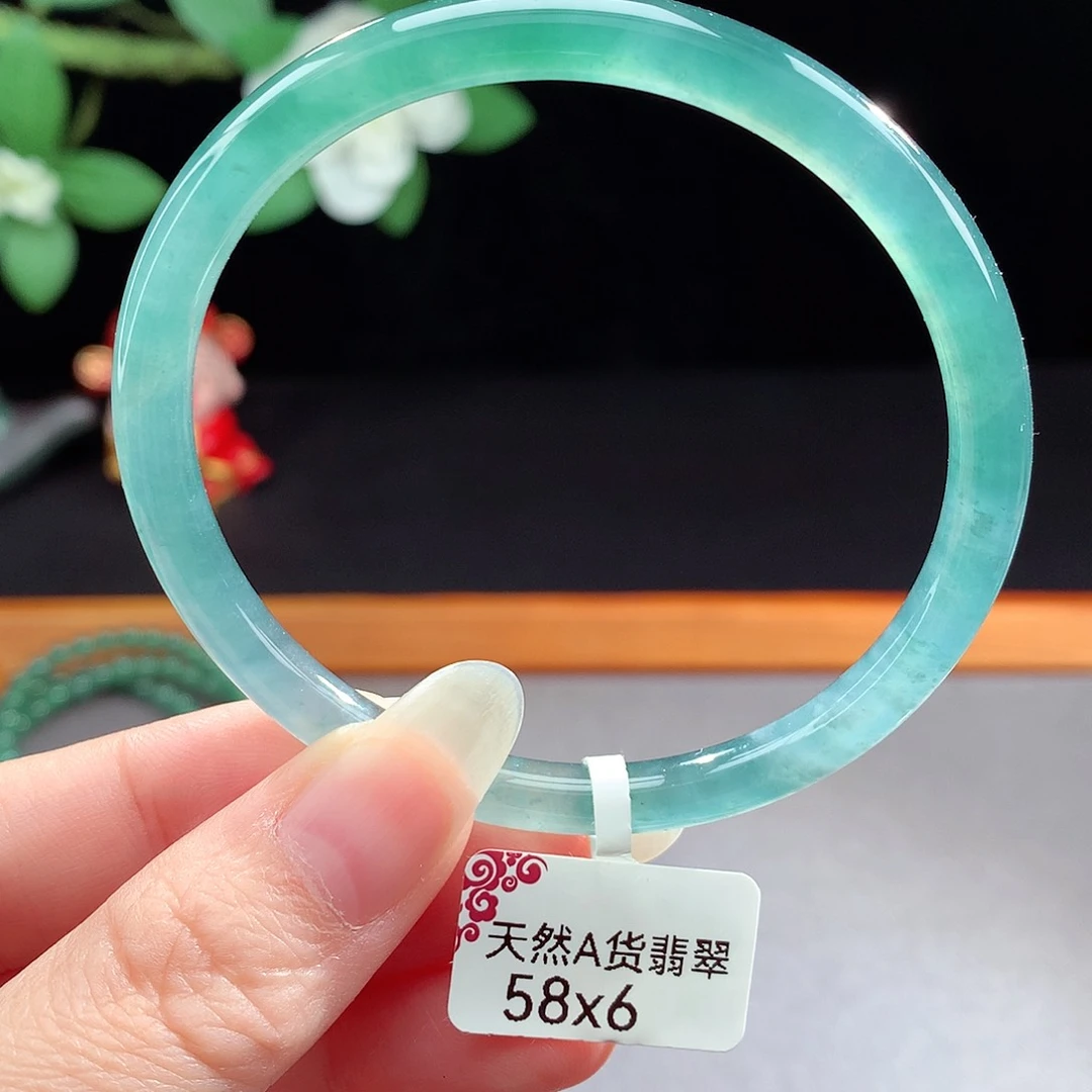 未镶嵌手镯（圆镯）翡翠