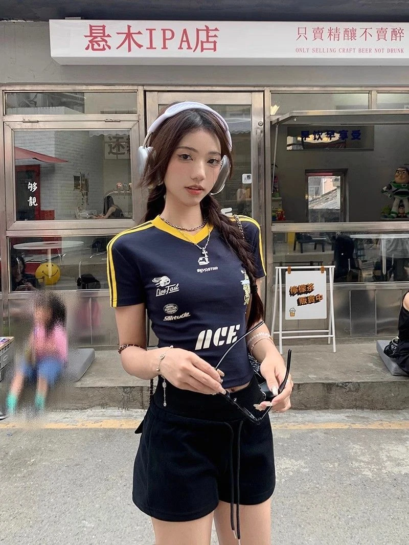 美式复古三条杠正肩短袖t恤女夏设计感小众别致甜酷辣妹短款上衣