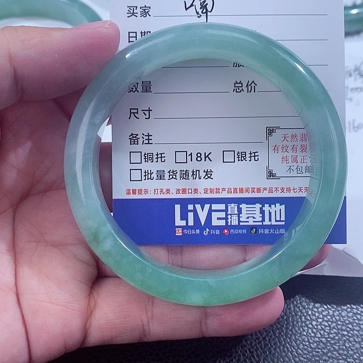 翡翠未镶嵌颈饰喃*