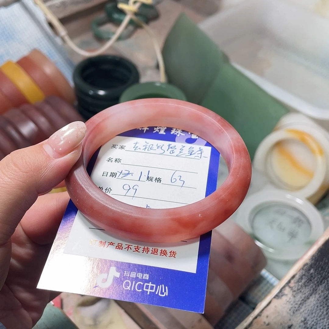 去***条石英质玉未镶嵌手镯定制