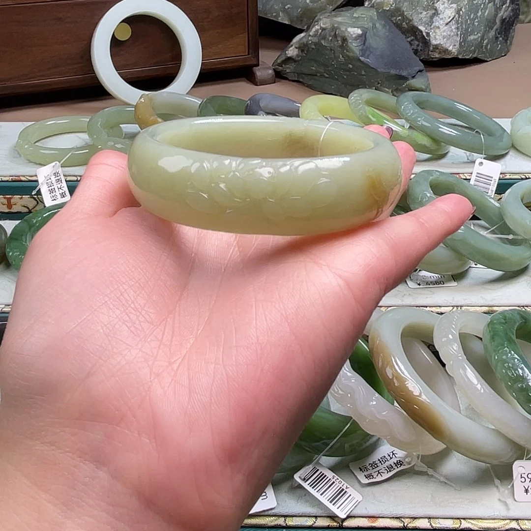 婉***儿和田玉未镶嵌手镯54