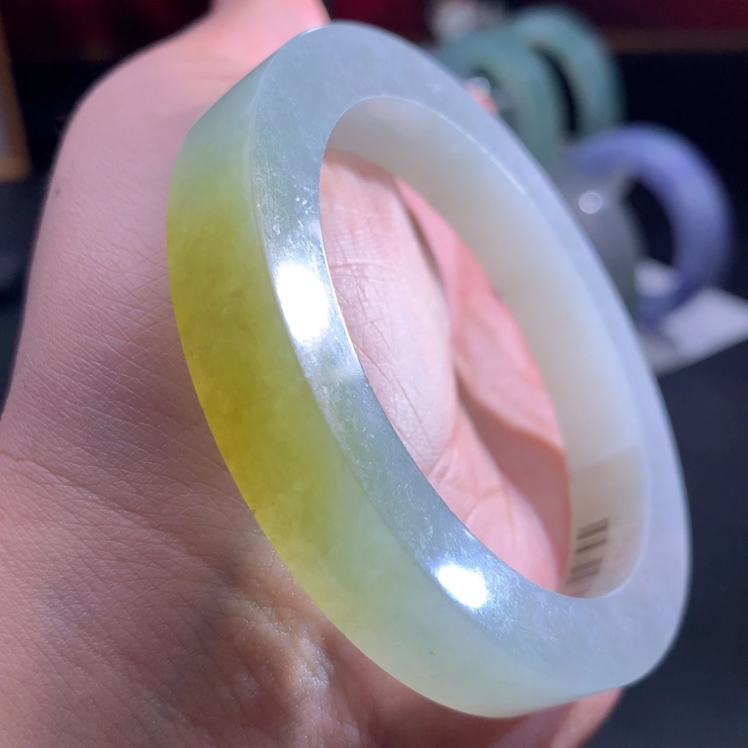 定制翡翠未镶嵌翡翠手镯