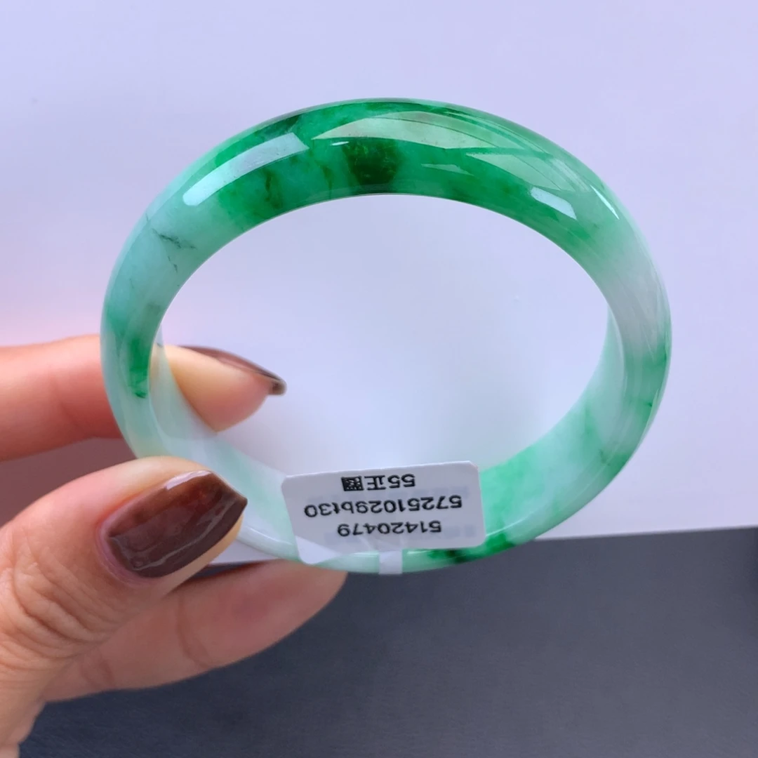 翡翠未镶嵌手镯细糯化飘辣绿手镯（微瑕捡漏）