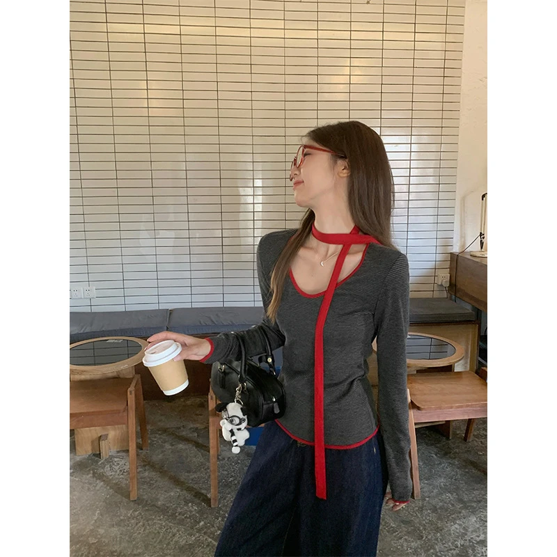辣妹撞色围脖条纹长袖内搭打底衫女秋冬新款修身显瘦V领别致上衣