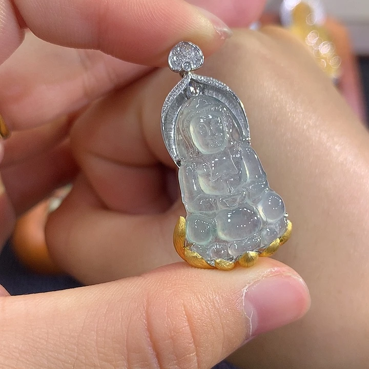 翡翠18K金镶嵌颈饰观音