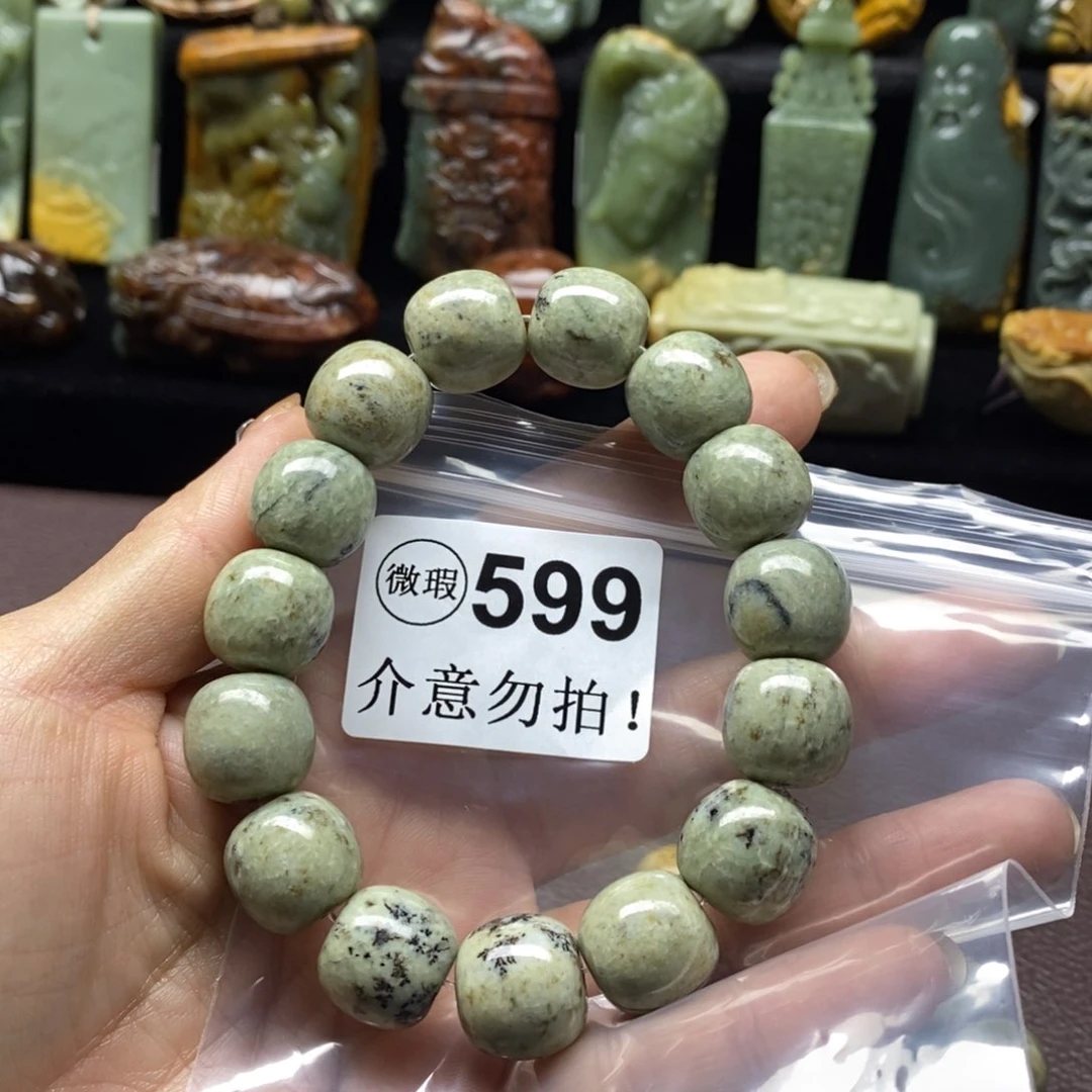 未镶嵌岫岩河磨玉（透闪石质玉）挂件