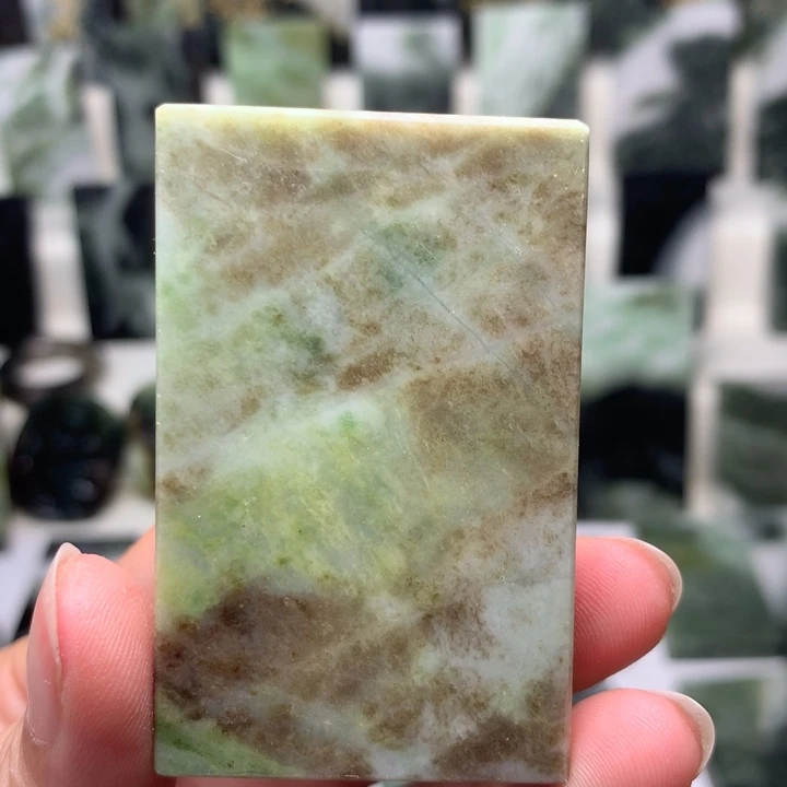 独山玉颈饰未镶嵌